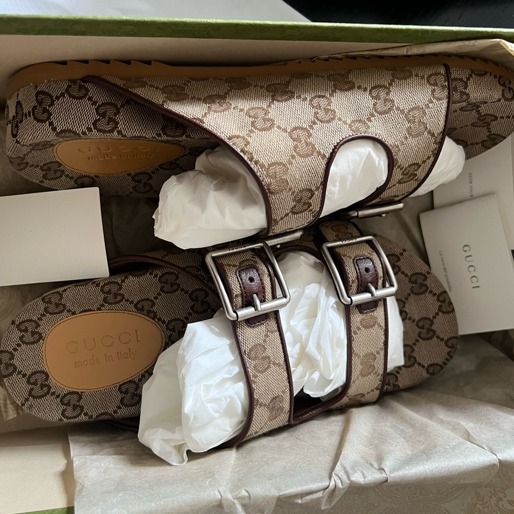 Gucci beige sandal with buckles size USA 11 in men’s practically brand new